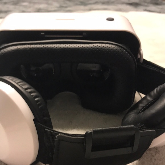 VR headset - Picture 3 of 4